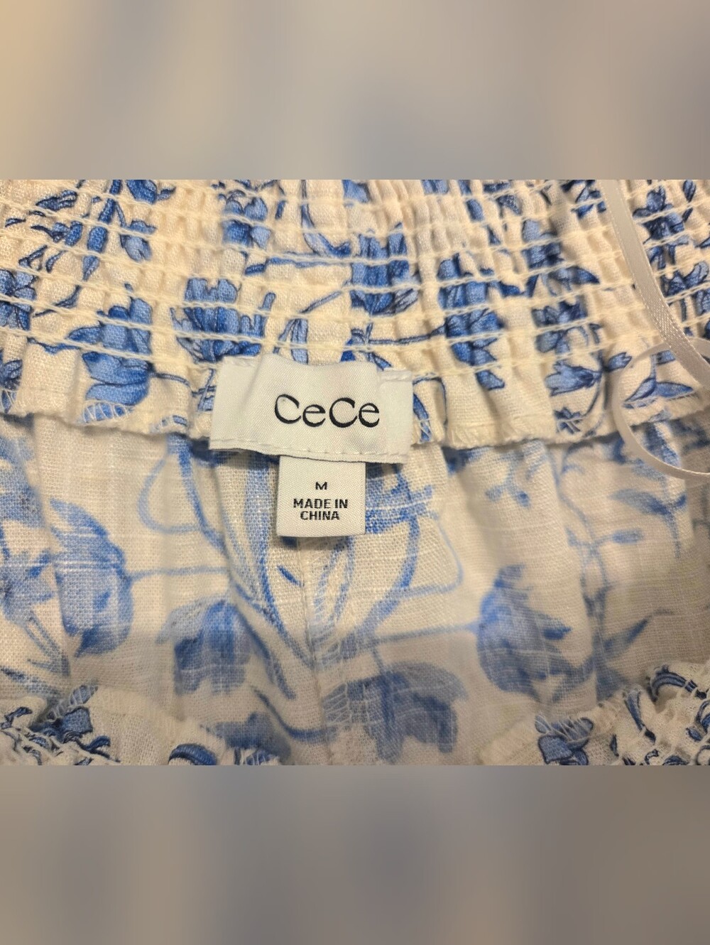 NWT CeCe Blue & White Bubble Sleeve Top Toile Floral Linen Blend Medium (F30) - Picture 3 of 9